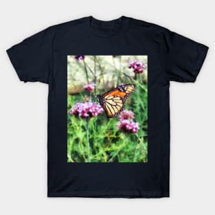 Butterflies - Monarch Butterfly on Pink Lantana T-Shirt